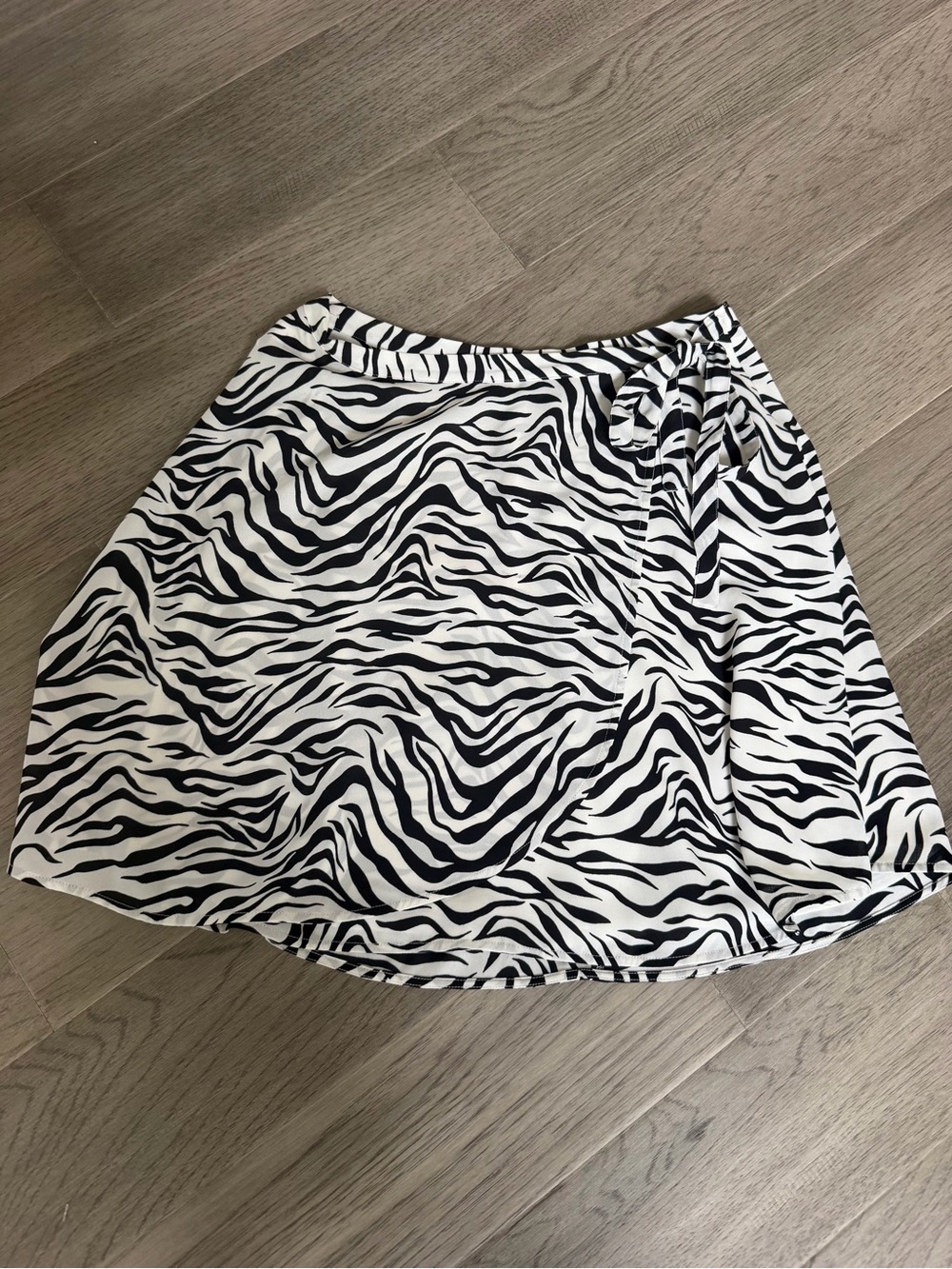 Aritzia Sunday Best Zebra Print Wrap Mini Skirt Size 6